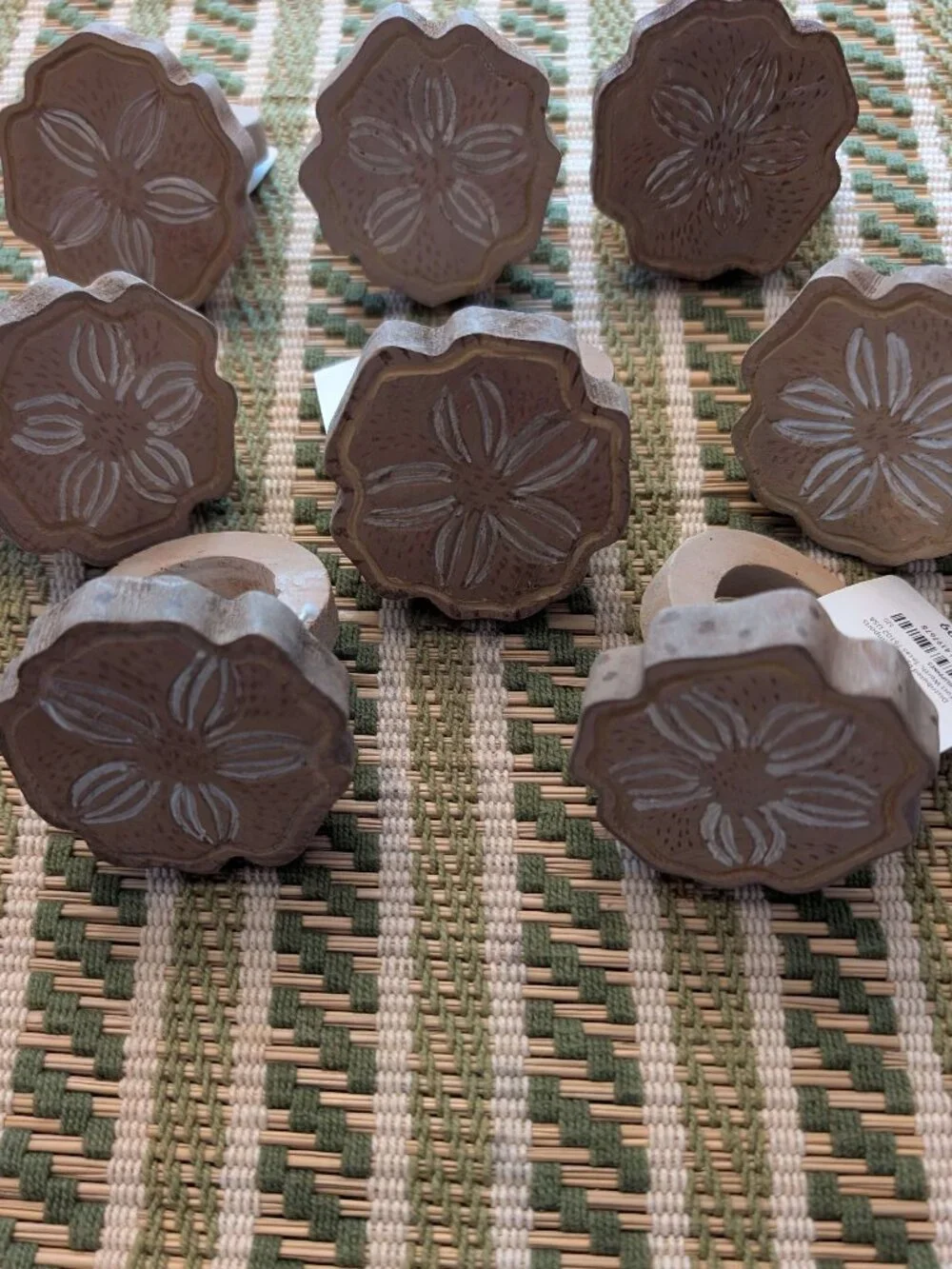 NWT 8 Pier 1 Wooden Napkin Ring Holders with Floral/Sand Dollar Design Beachy